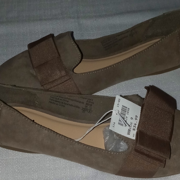 NWT flats - Picture 2 of 2